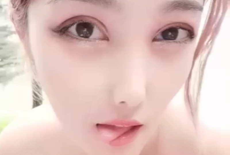 美乳大一女学生约炮粉丝的。！