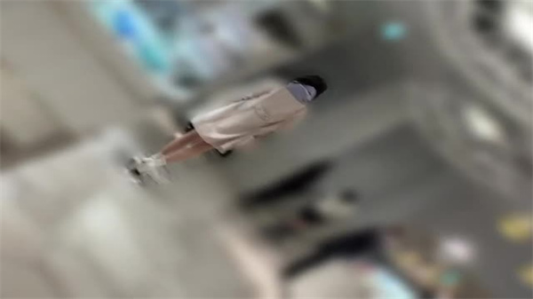 MJ下班回家的美女播音员