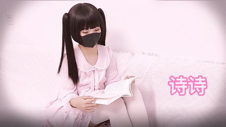 粉色情人禽兽哥哥让萝莉妹妹吃下自己的精液的封面图